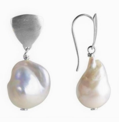 Tania - Baroque drop pearl Earrings