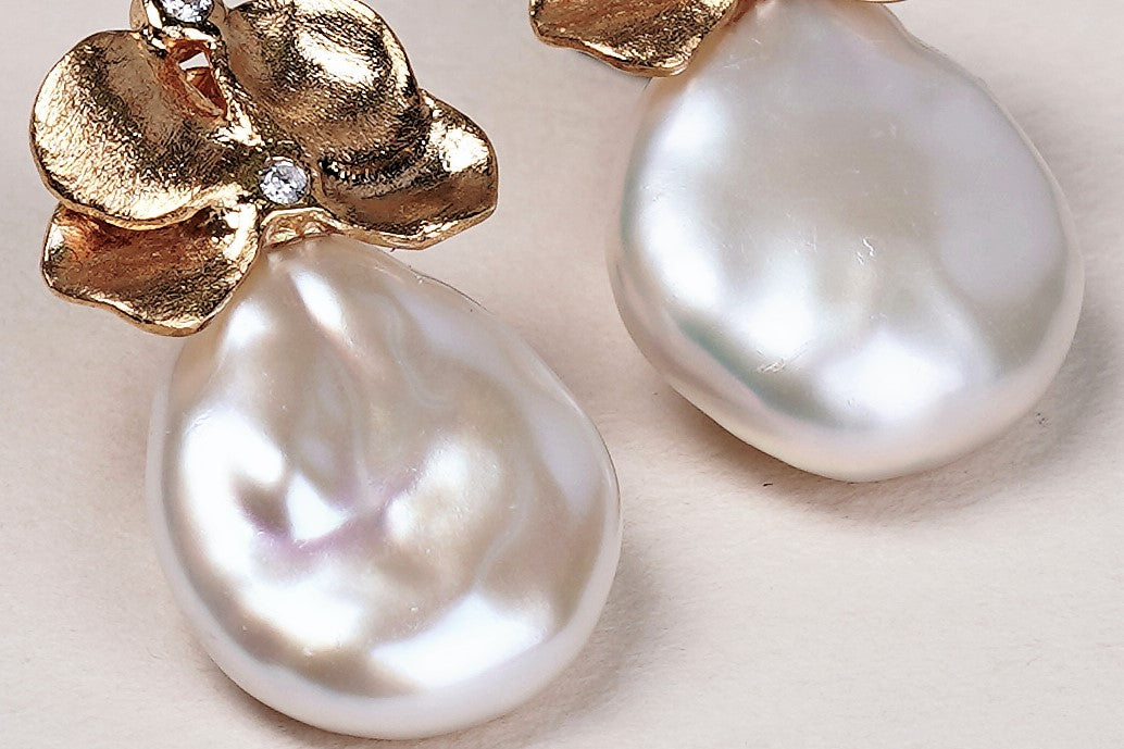 Pearl-drop-earrings-white