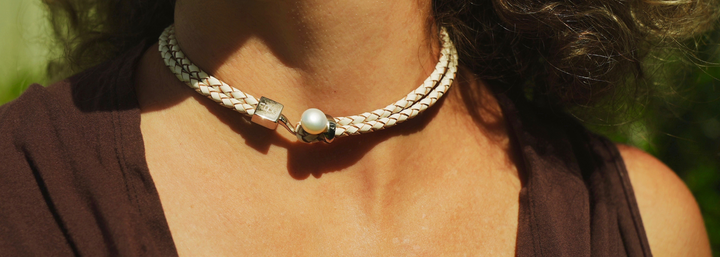Veronica Pearl &amp; Leather Wrap / Choker