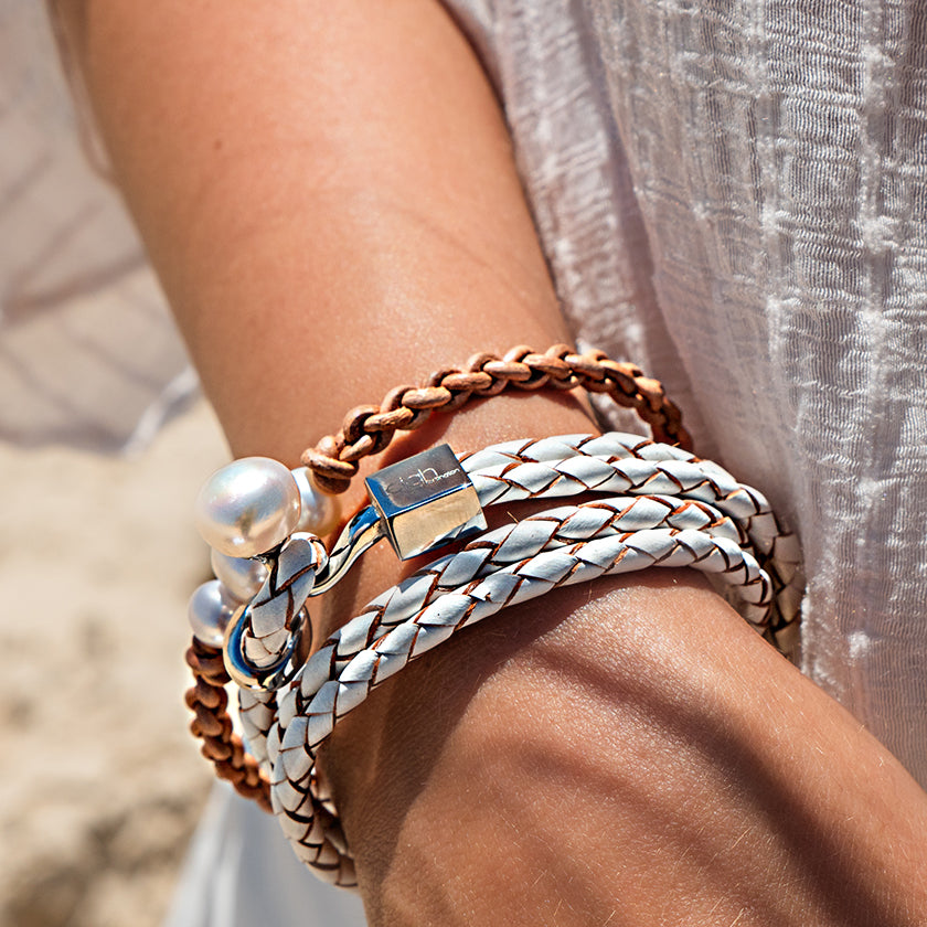 Veronica Pearl &amp; Leather Wrap / Choker
