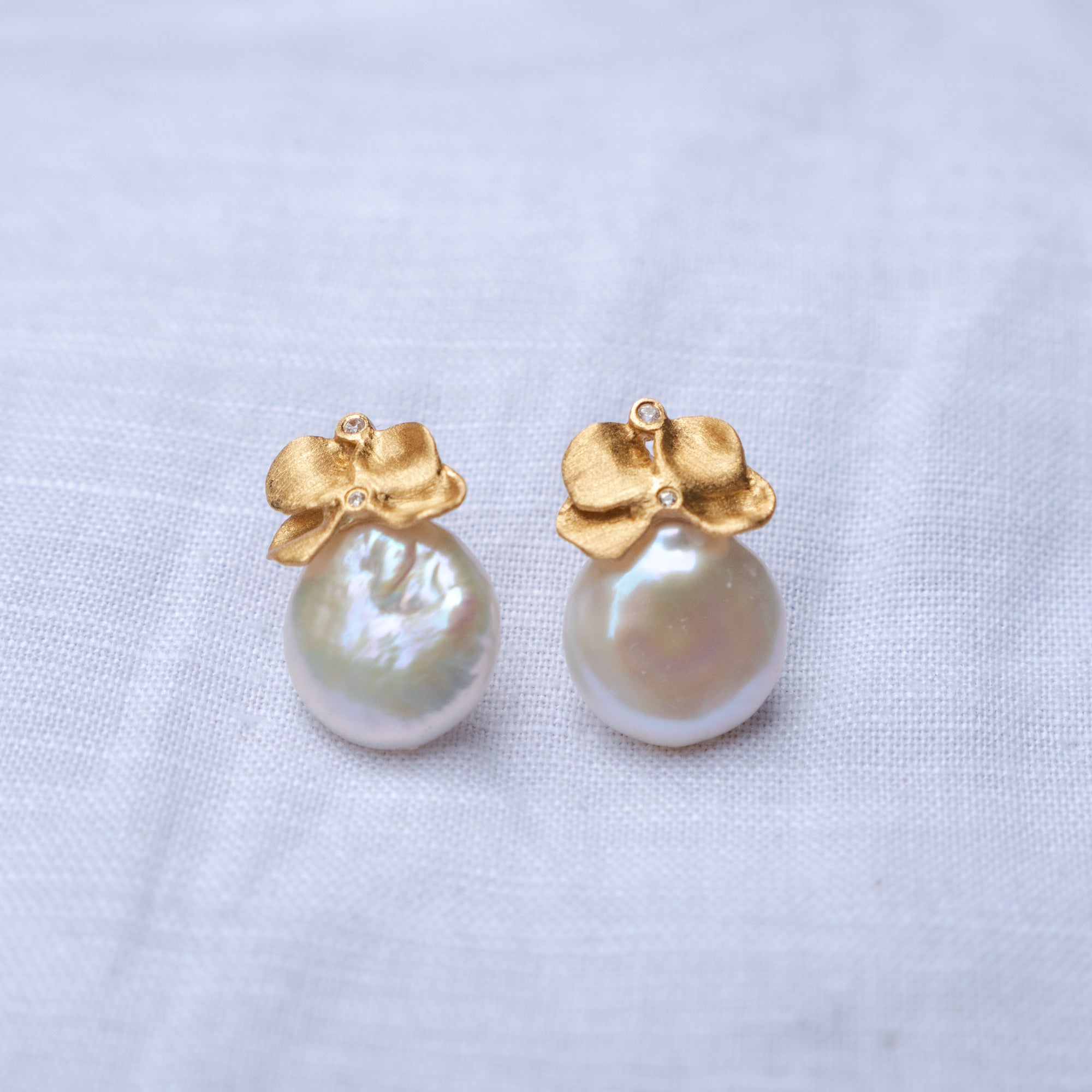 Pretty pearl earrings hotsell